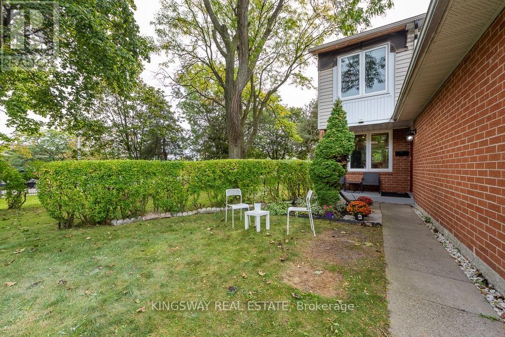 22 - 525 Meadows Boulevard Property Photo 5