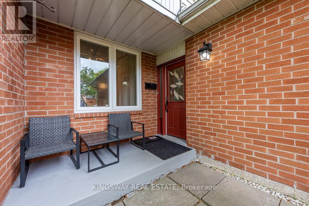 22 - 525 Meadows Boulevard Property Photo 6