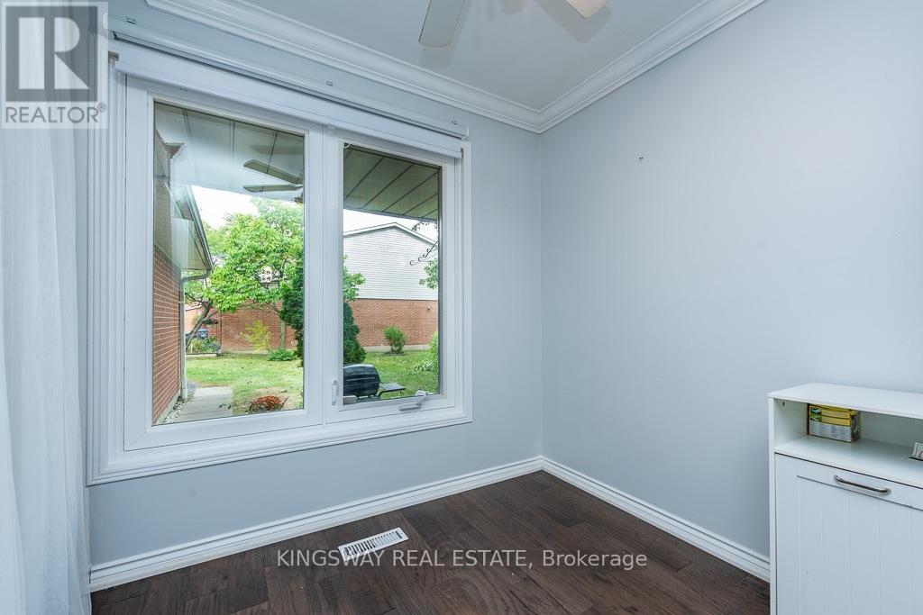 22 - 525 Meadows Boulevard Property Photo 15
