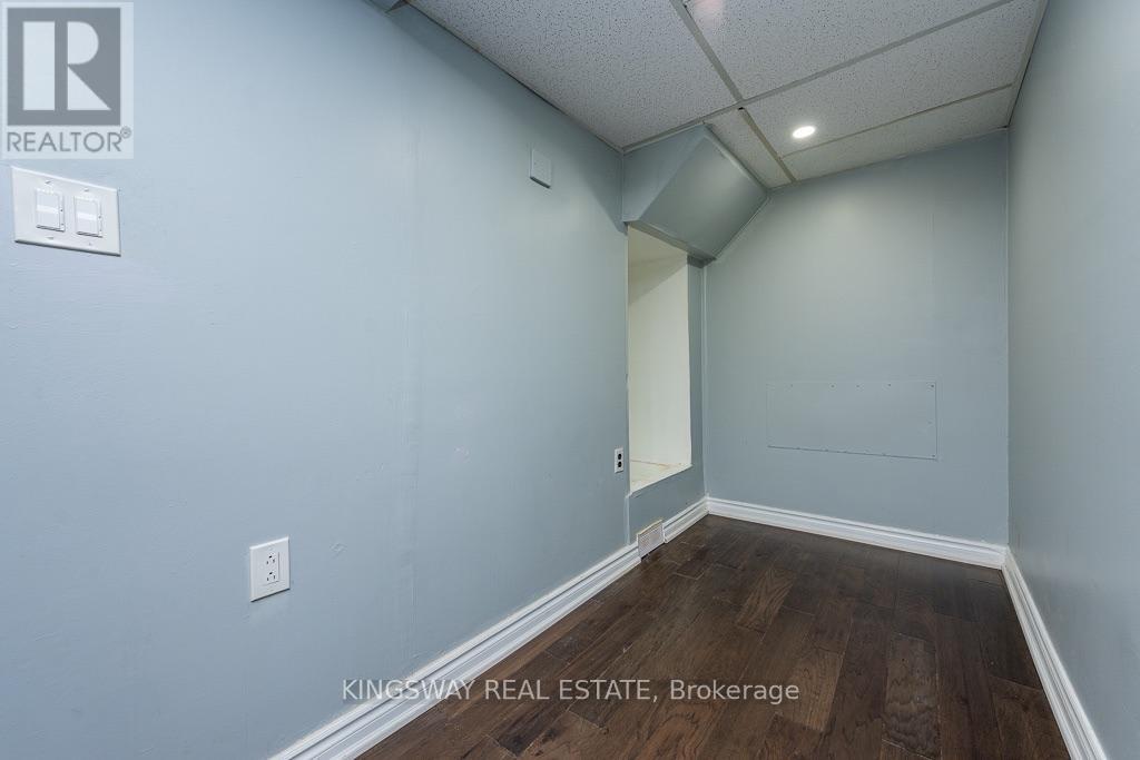 22 - 525 Meadows Boulevard Property Photo 40