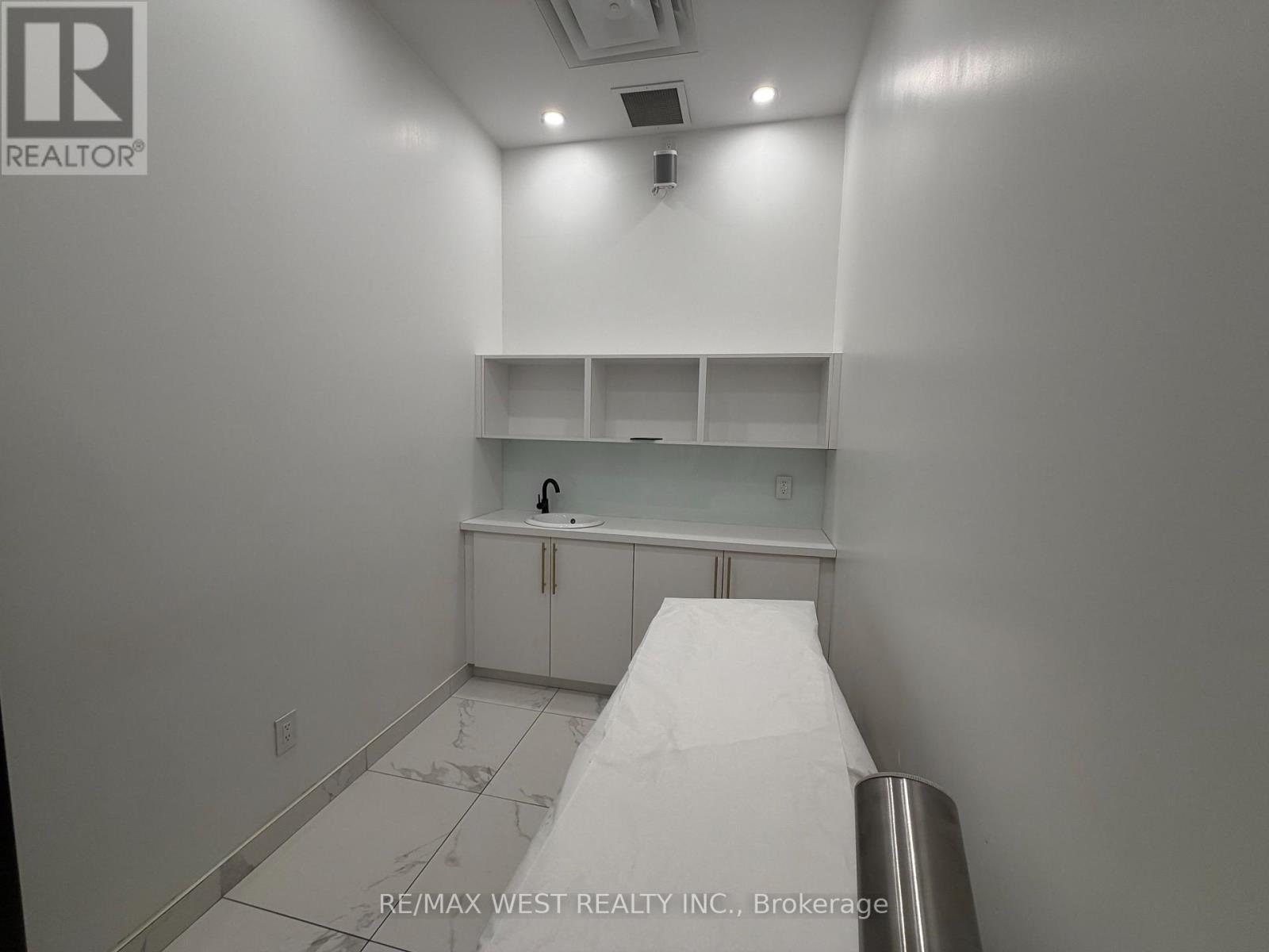 4 - Rm #3 - 5027 Hurontario Street Property Photo 8