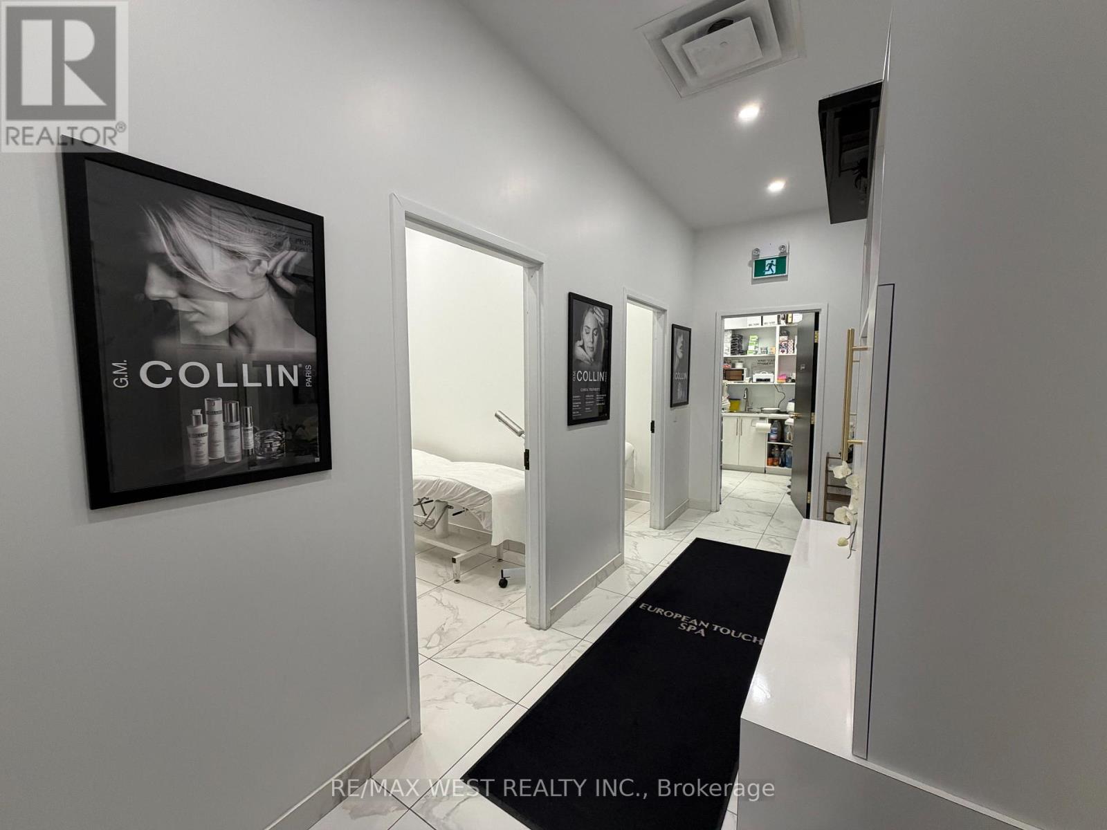 4 - Rm #3 - 5027 Hurontario Street Property Photo 10