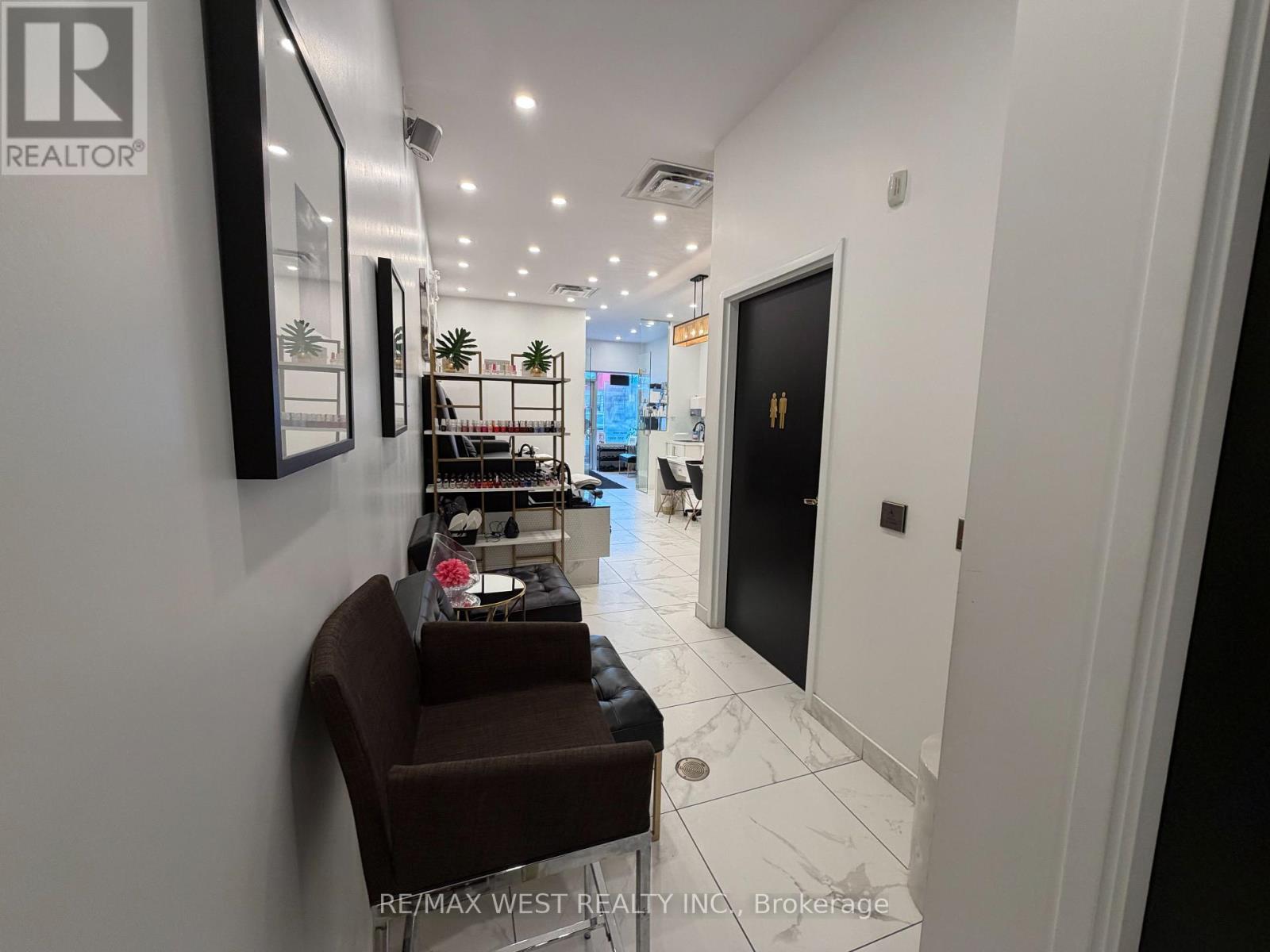 4 - Rm #3 - 5027 Hurontario Street Property Photo 14