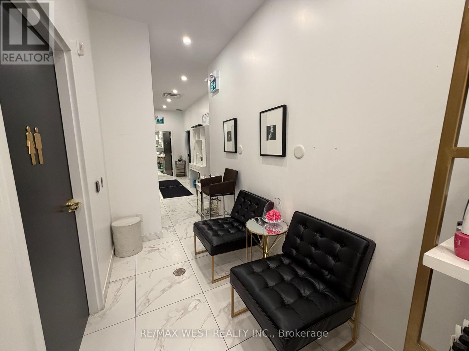 4 - Rm #3 - 5027 Hurontario Street Property Photo 16