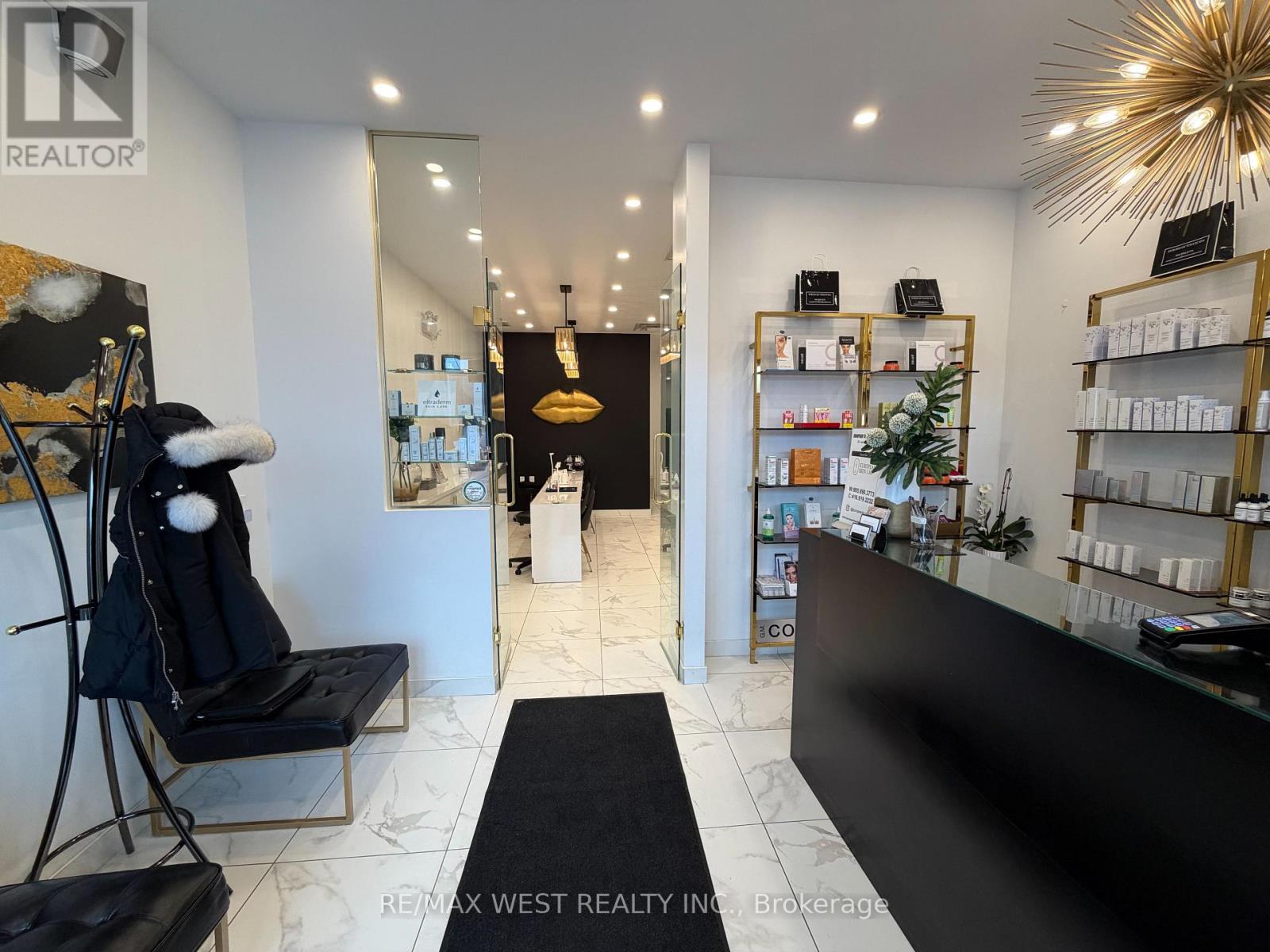 4 - Rm #3 - 5027 Hurontario Street Property Photo 21
