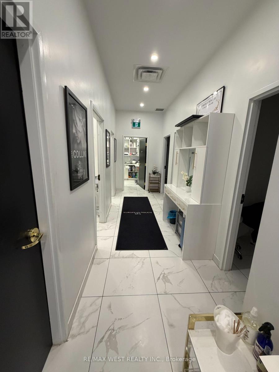 4 - Rm #3 - 5027 Hurontario Street Property Photo 27
