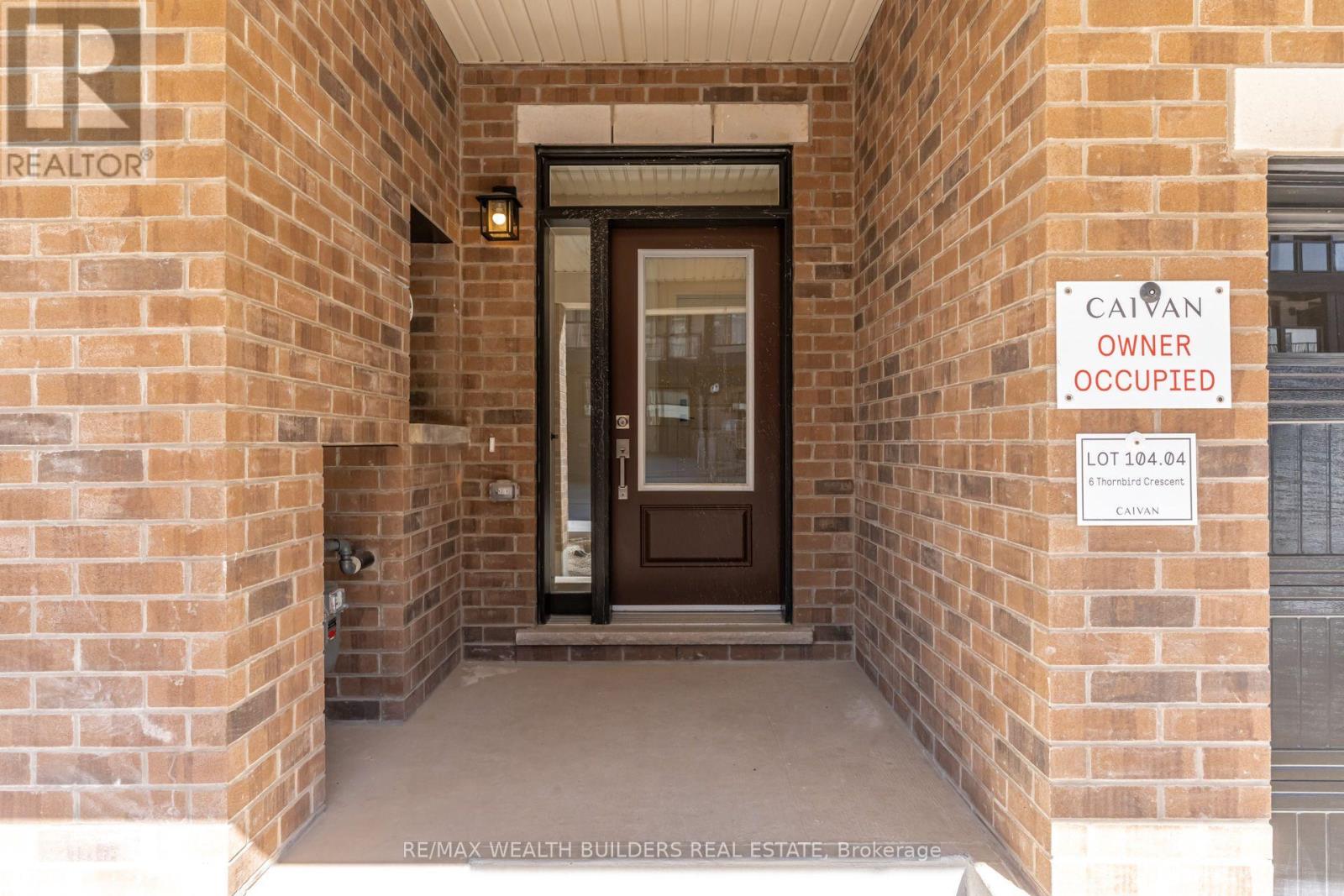 6 Thornbird Crescent Property Photo 2