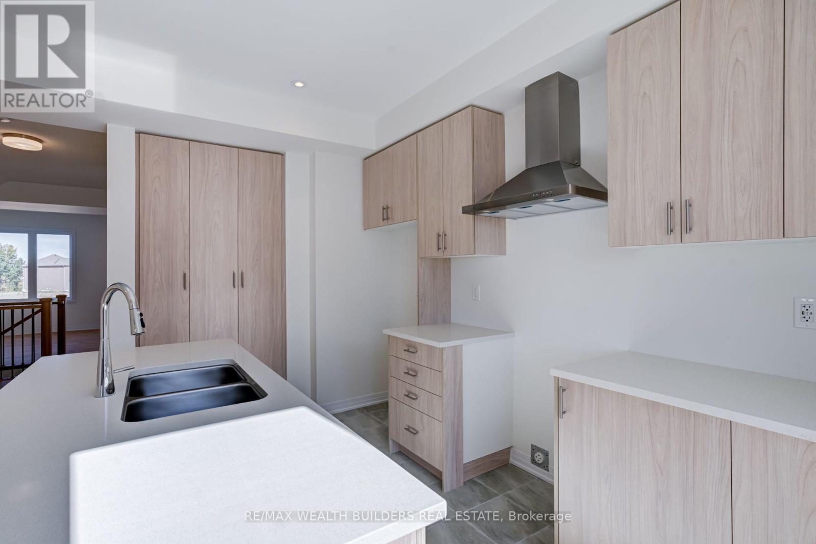 6 Thornbird Crescent Property Photo 8