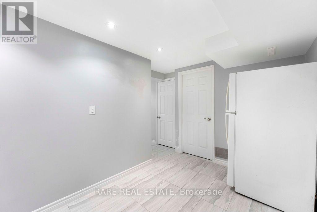 Lower - 733 Eaglemount Crescent Property Photo 11