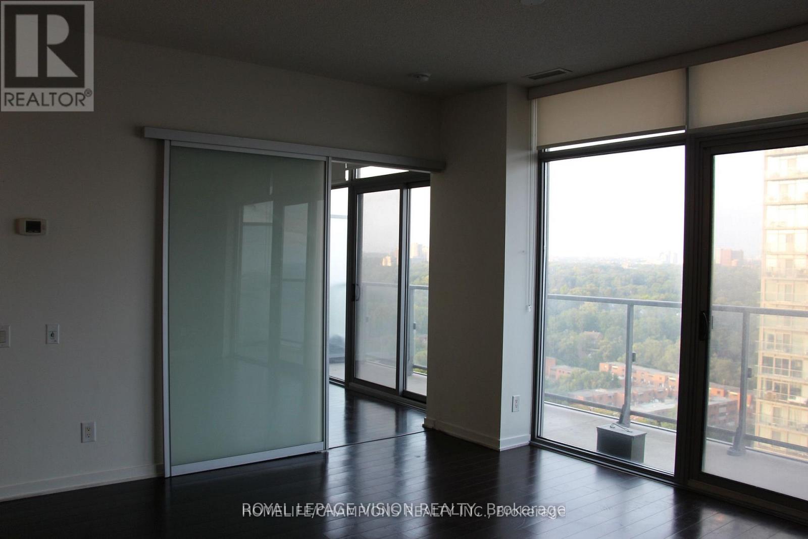 2016 - 105 The Queensway Street Property Photo 10