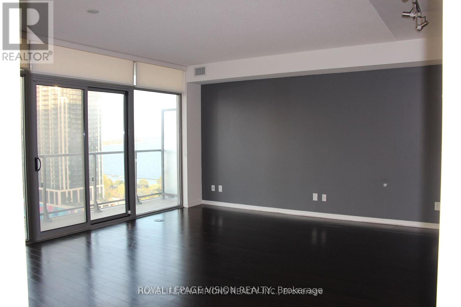 2016 - 105 The Queensway Street Property Photo 13