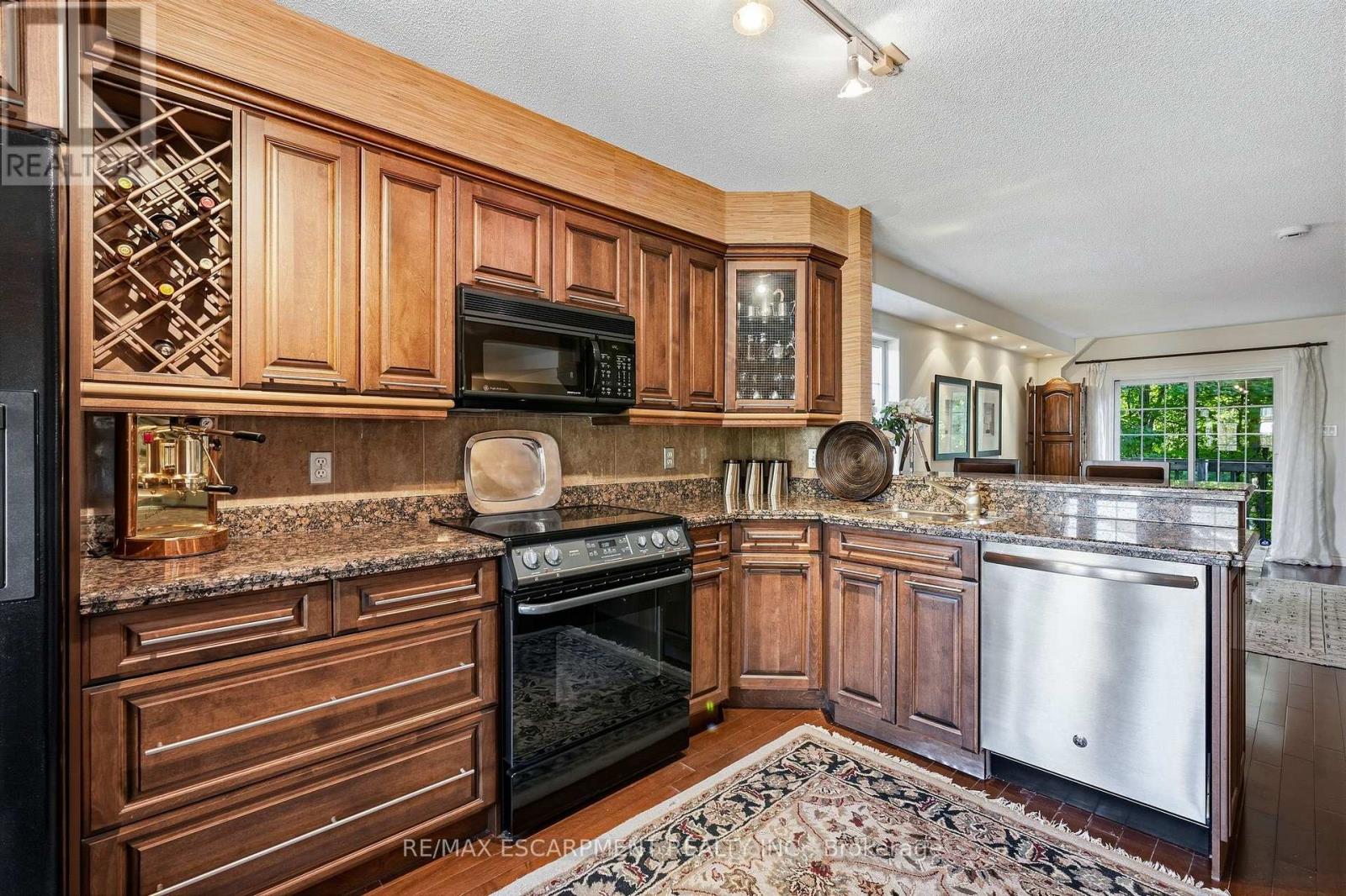 52 - 3480 Upper Middle Road Property Photo 12