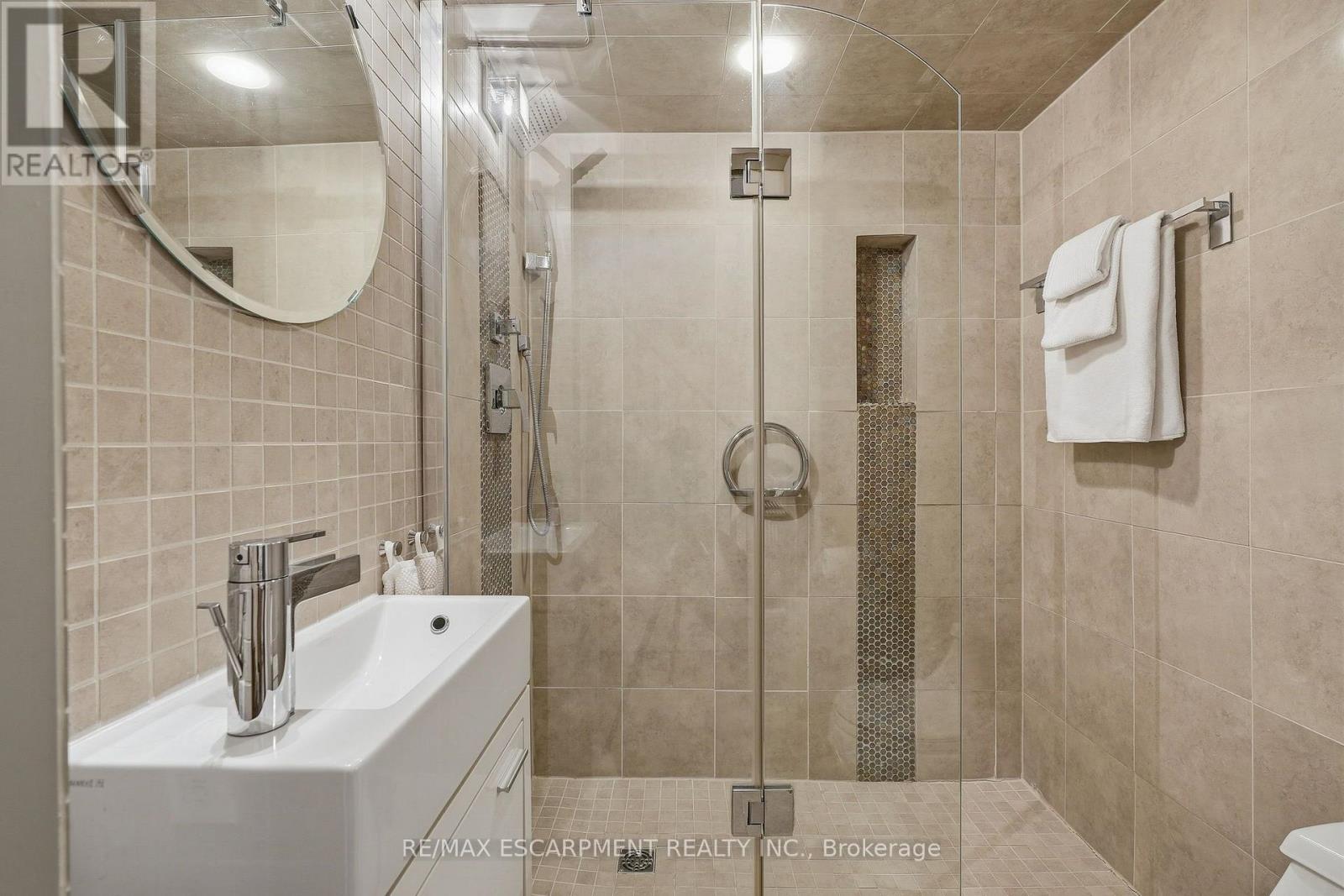 52 - 3480 Upper Middle Road Property Photo 45
