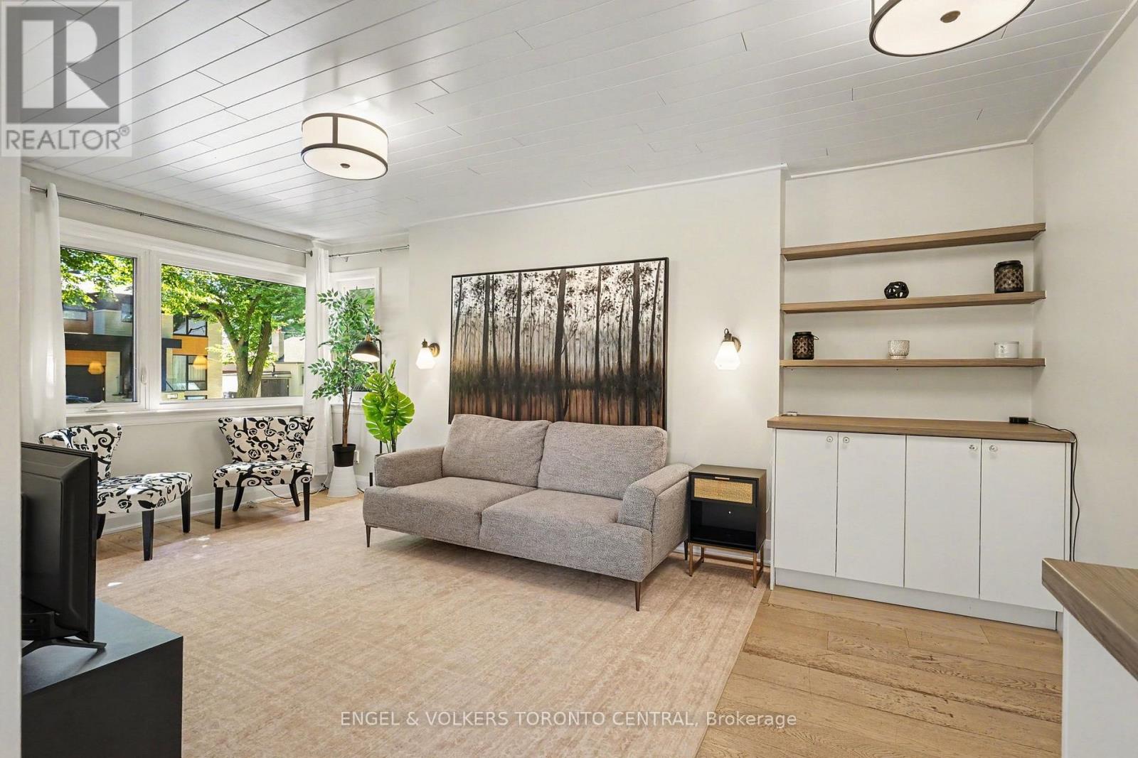 28 Inverleigh Drive Property Photo 2