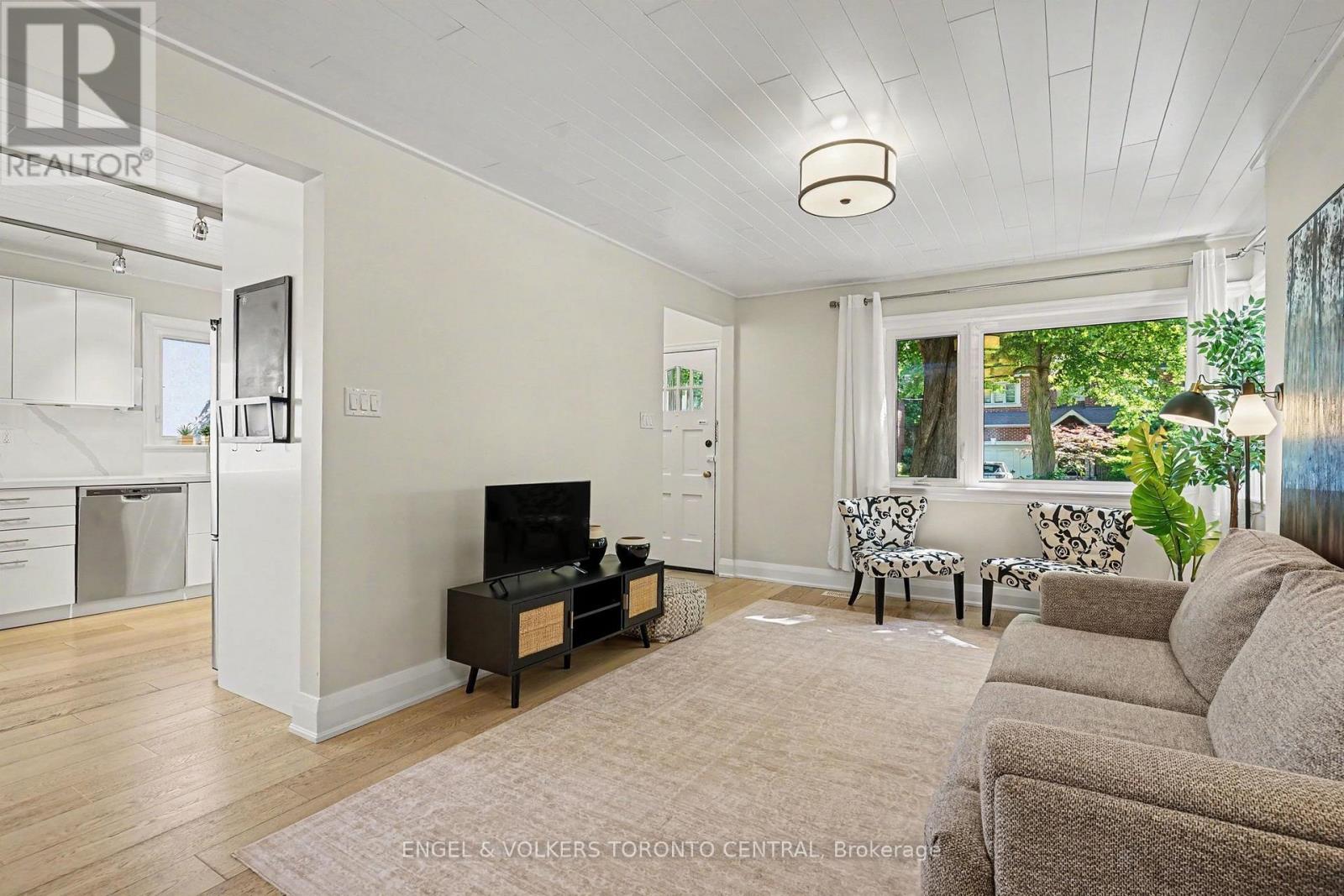 28 Inverleigh Drive Property Photo 3