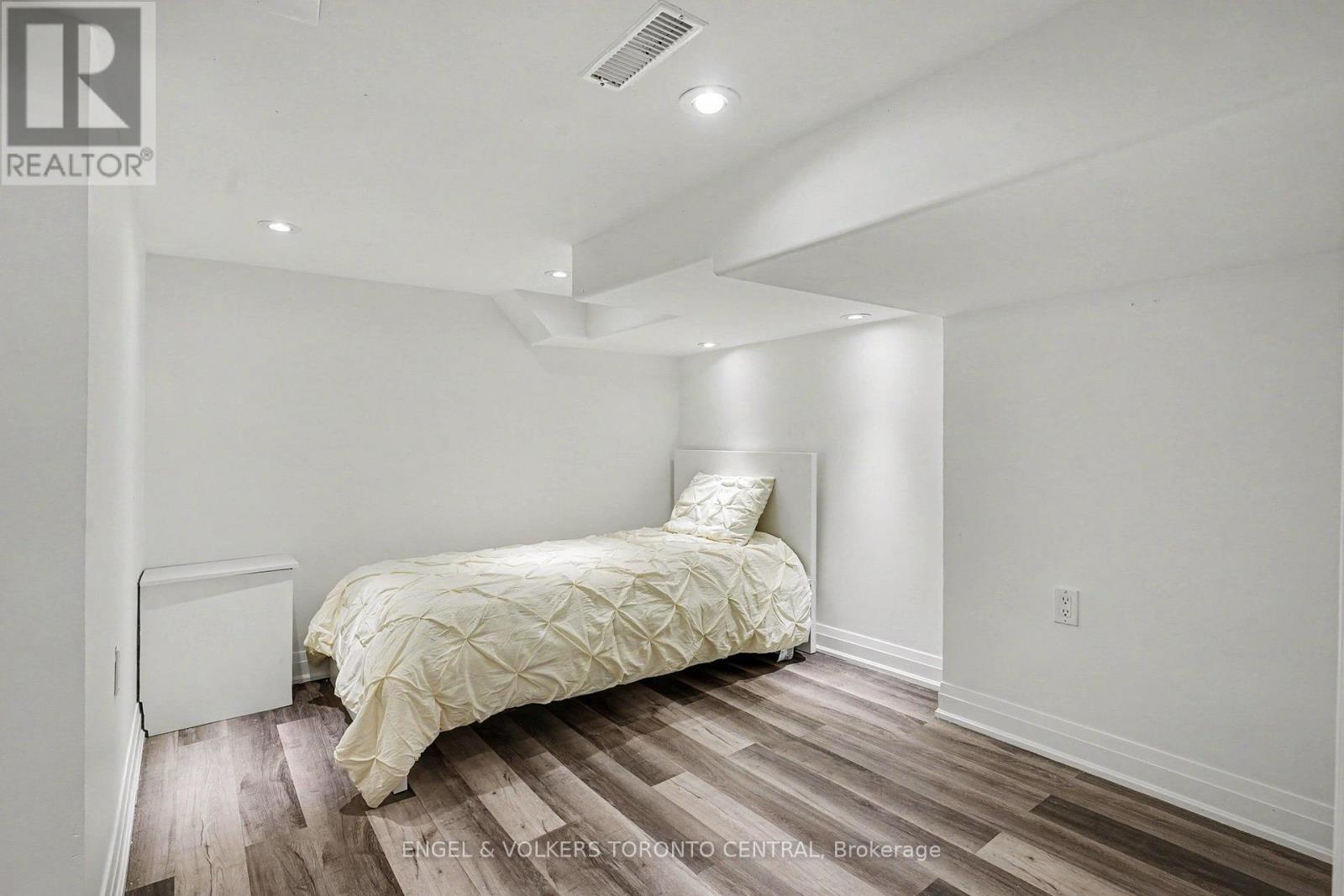 28 Inverleigh Drive Property Photo 22
