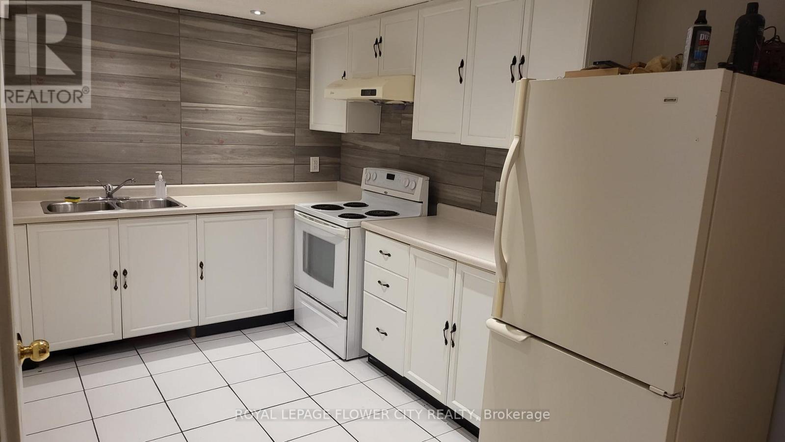 2605 Innisfil Road Property Photo 2