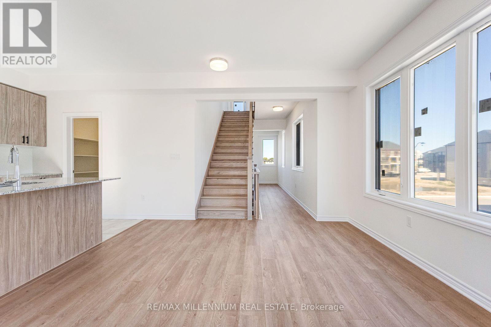 Upper - 34 Thornbird Crescent Property Photo 16
