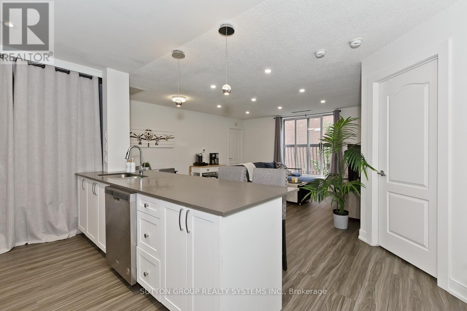 311 - 4198 Dundas Street W Property Photo 5