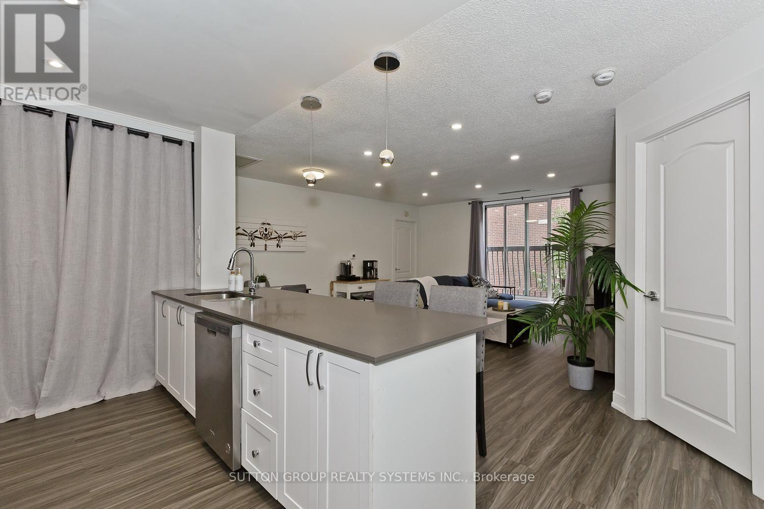 311 - 4198 Dundas Street W Property Photo 10