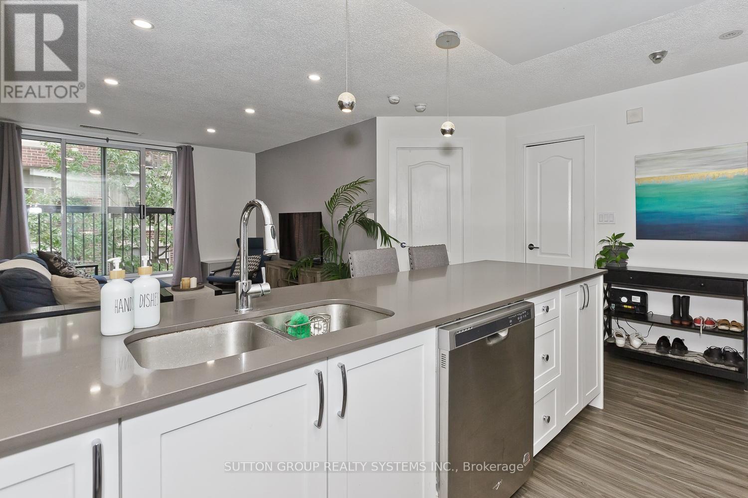 311 - 4198 Dundas Street W Property Photo 18