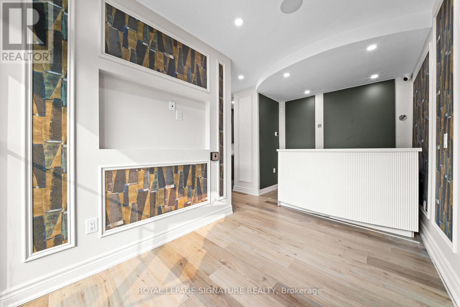 431 Dougall Avenue Property Photo 3