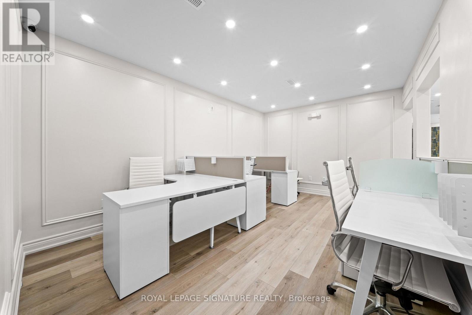 431 Dougall Avenue Property Photo 8