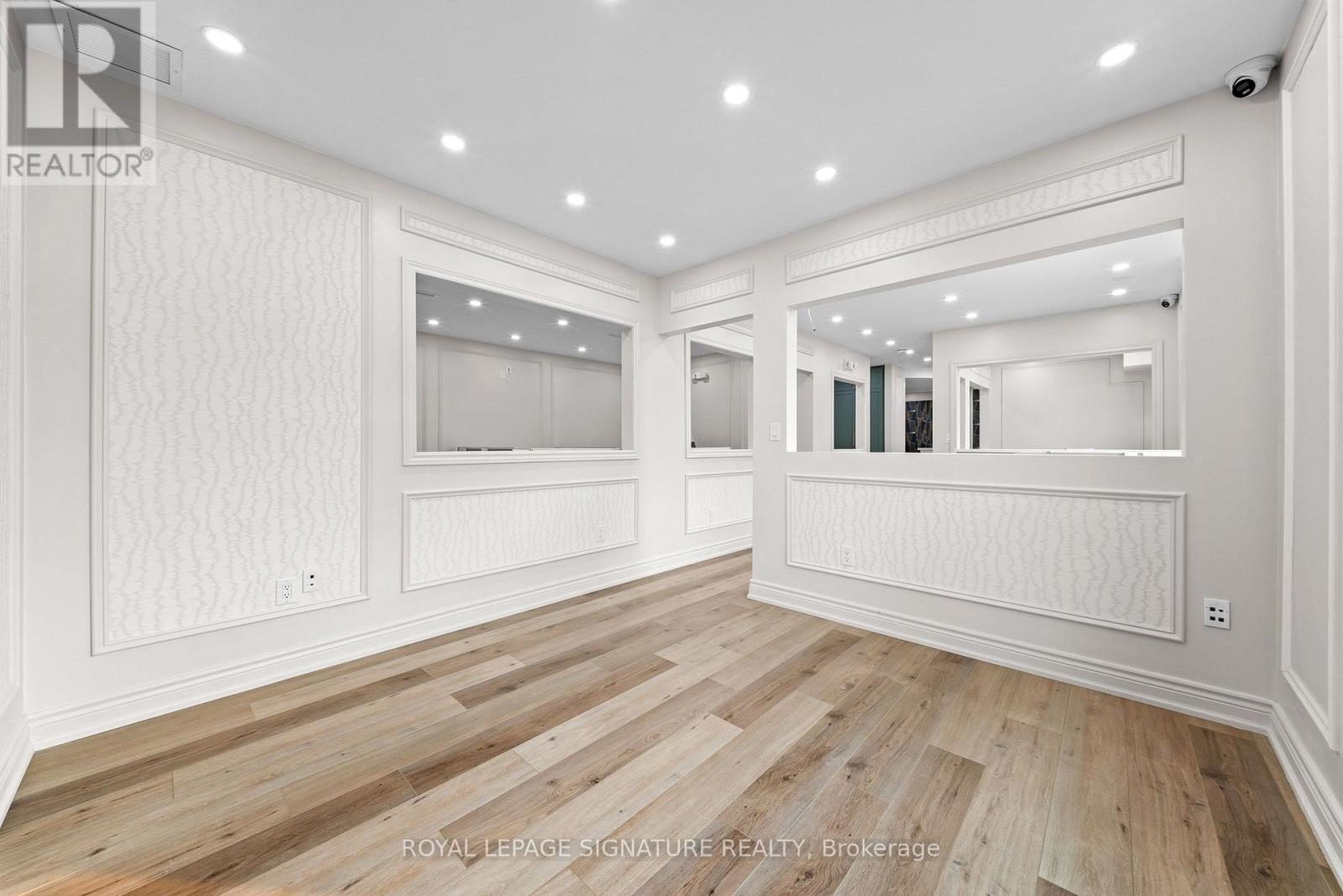 431 Dougall Avenue Property Photo 11
