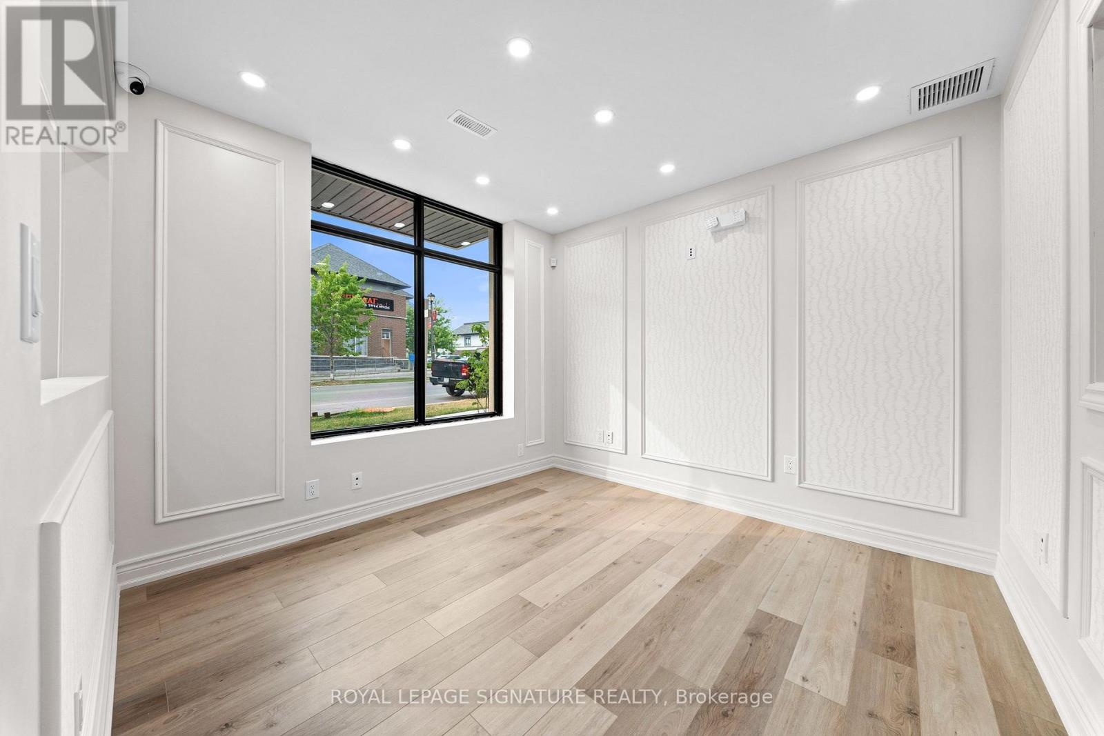 431 Dougall Avenue Property Photo 12