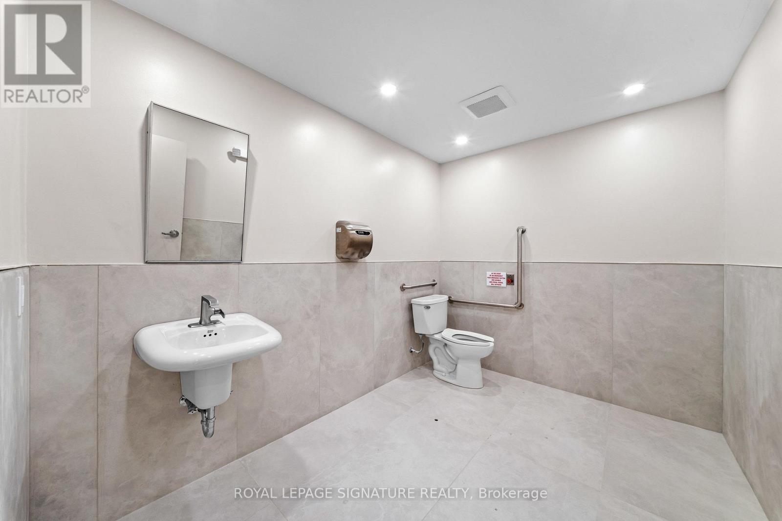 431 Dougall Avenue Property Photo 15