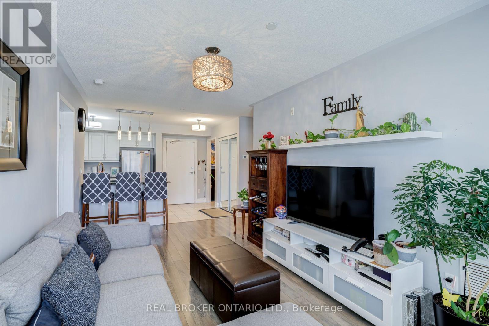 105 - 1045 Nadalin Heights Property Photo 10
