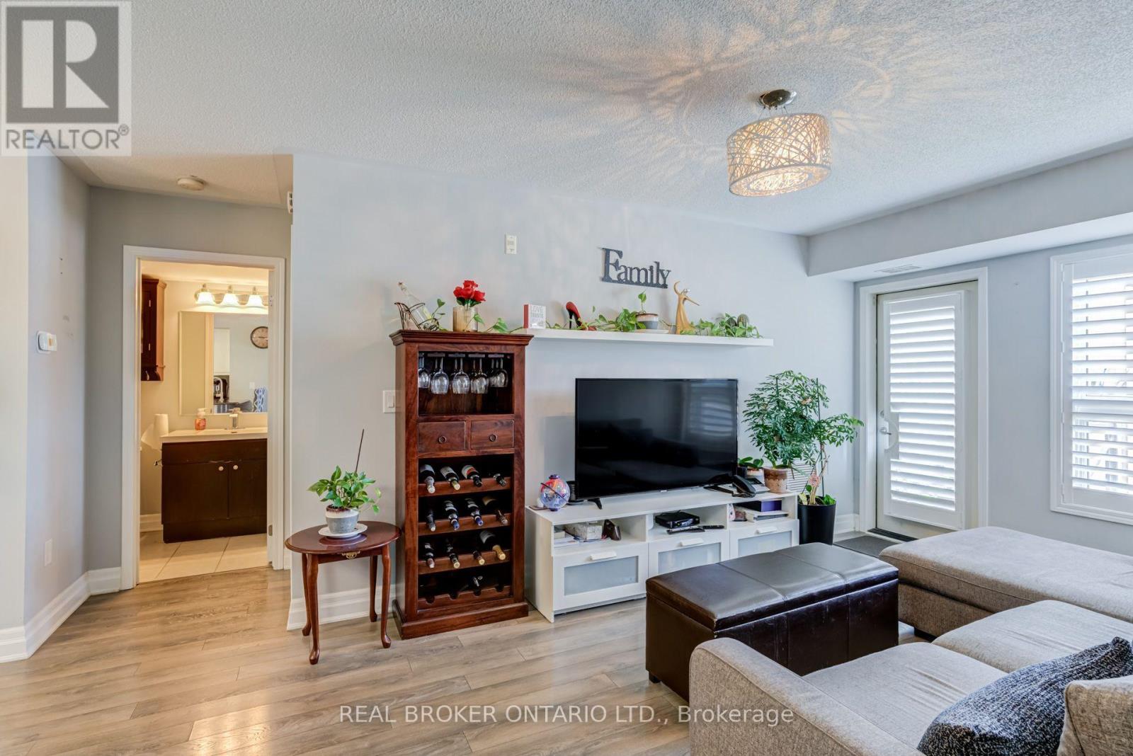 105 - 1045 Nadalin Heights Property Photo 12