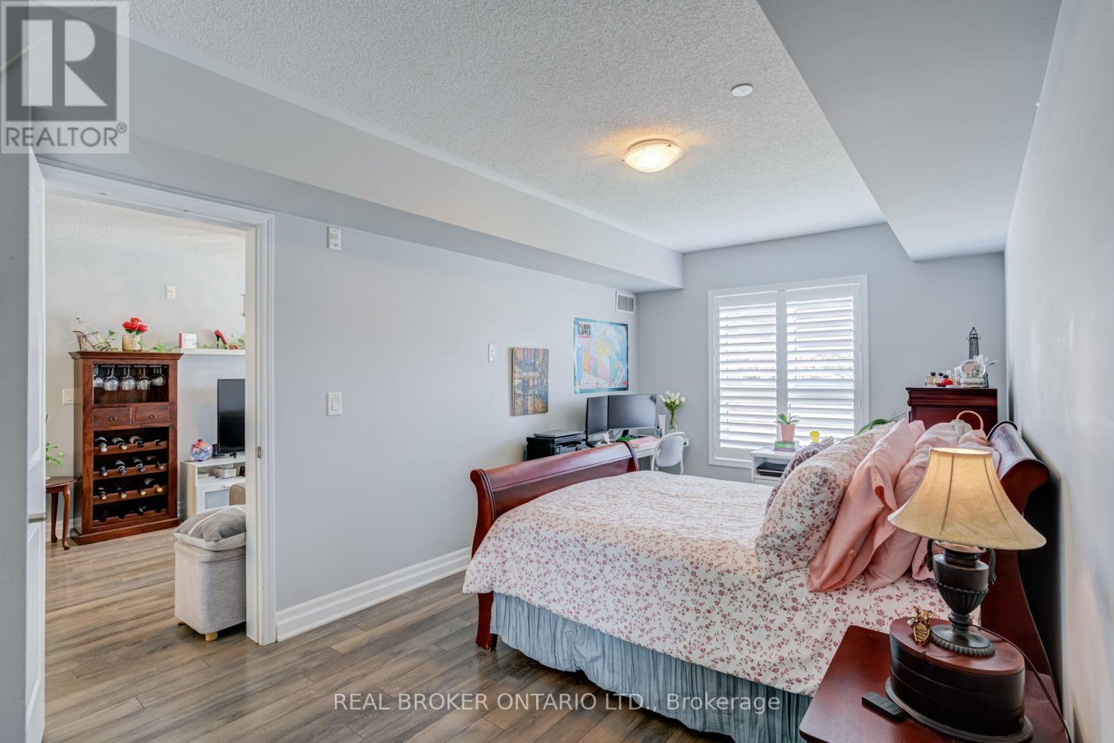 105 - 1045 Nadalin Heights Property Photo 14