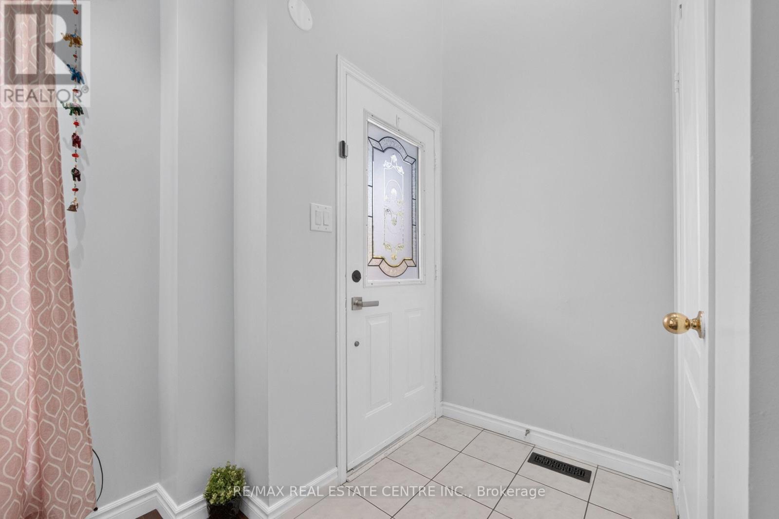 8 Flatlands Way Property Photo 3