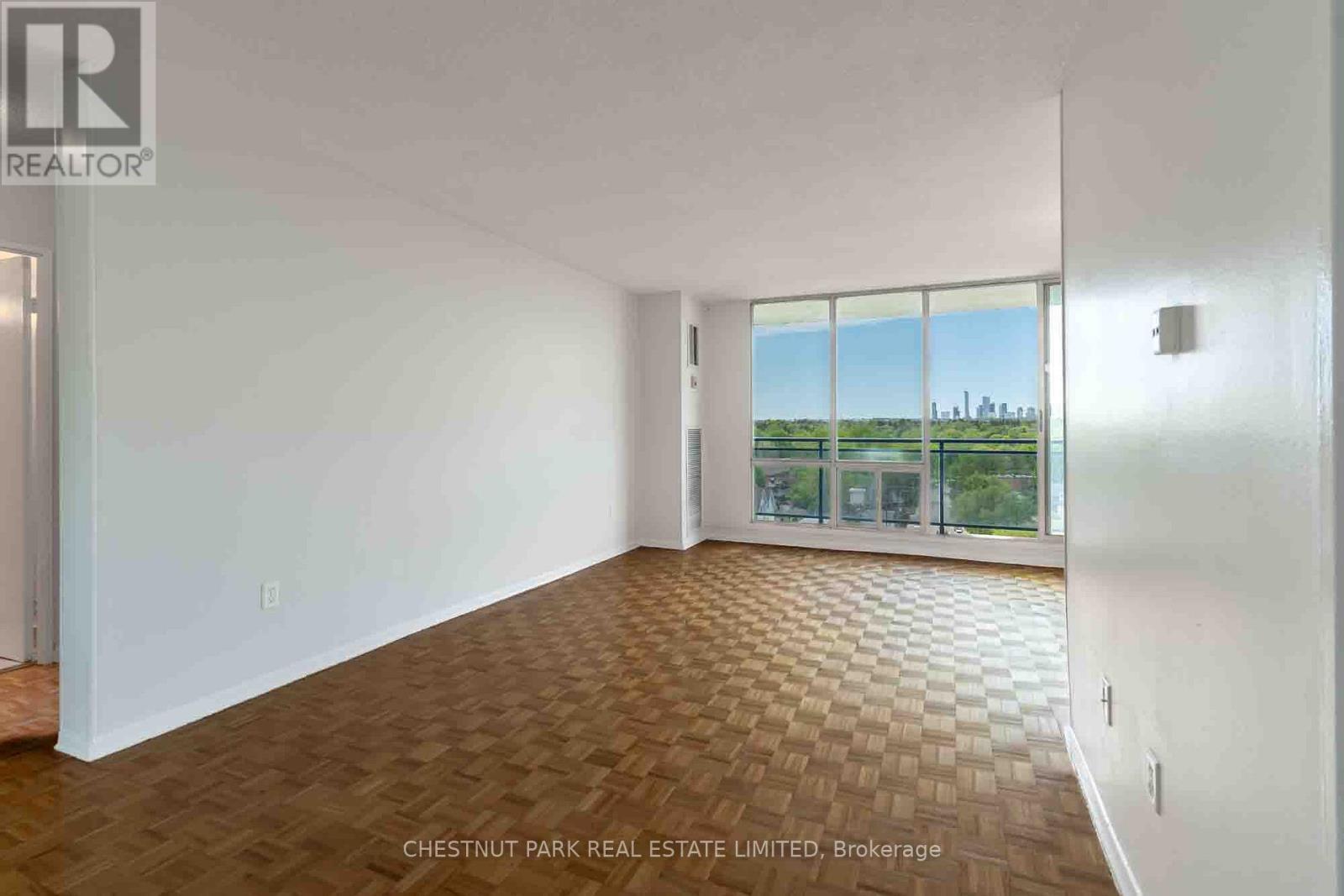1412 - 150 Lakeshore Road W Property Photo 2