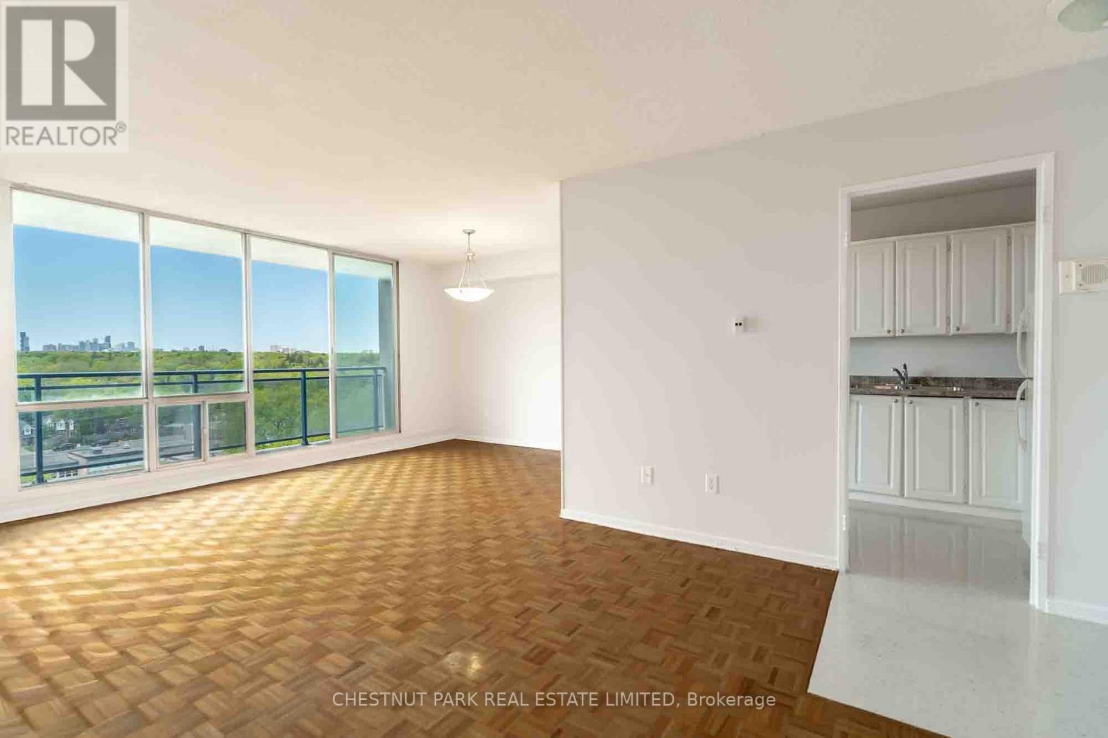 1412 - 150 Lakeshore Road W Property Photo 4