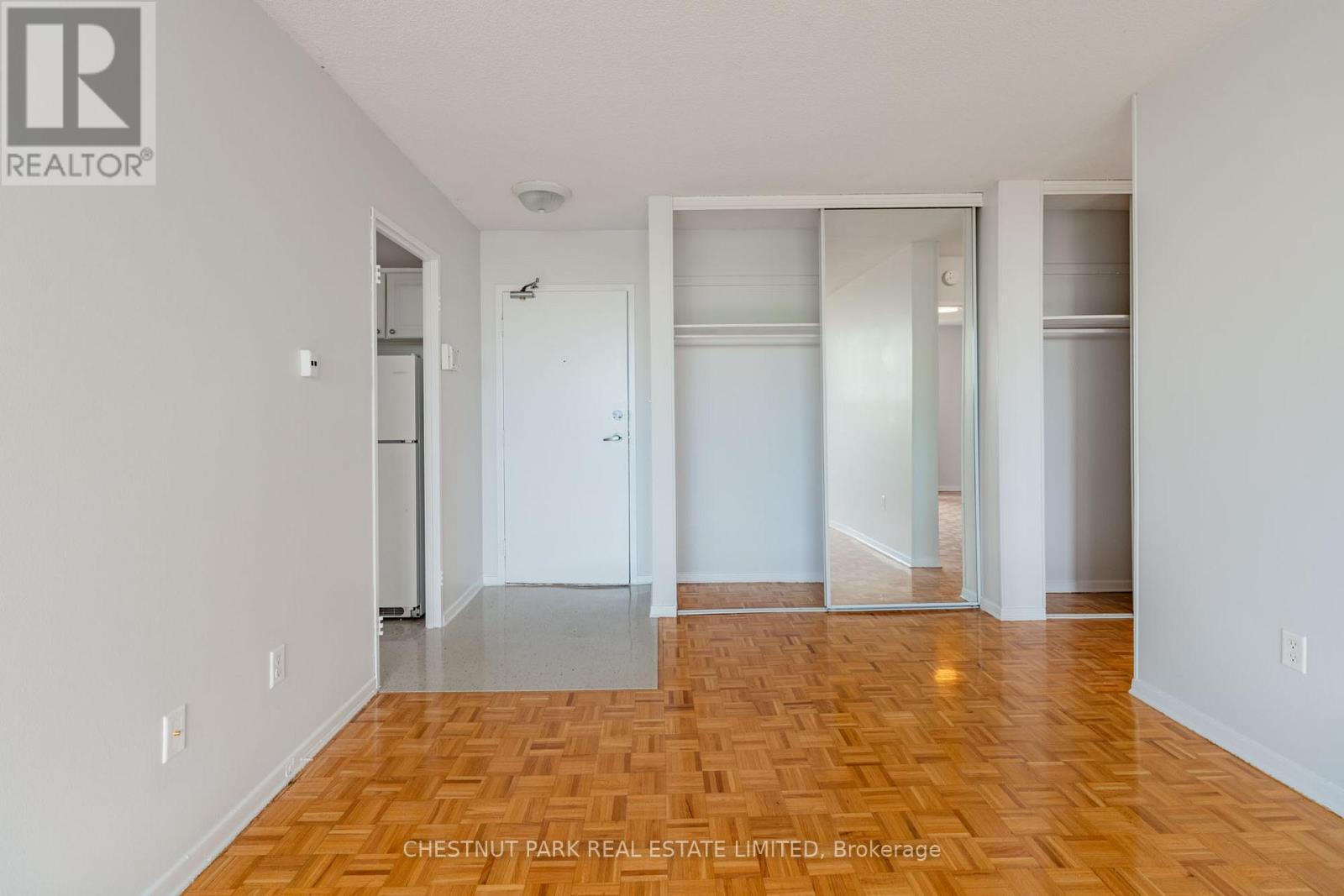 1412 - 150 Lakeshore Road W Property Photo 6
