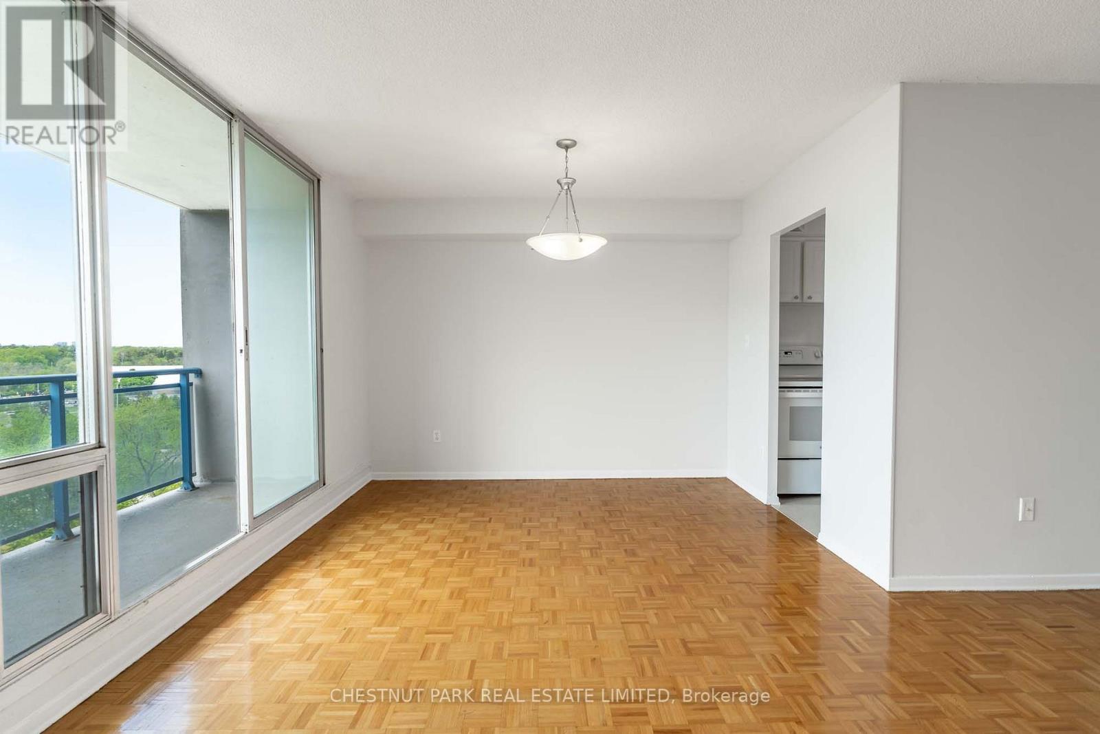 1412 - 150 Lakeshore Road W Property Photo 7