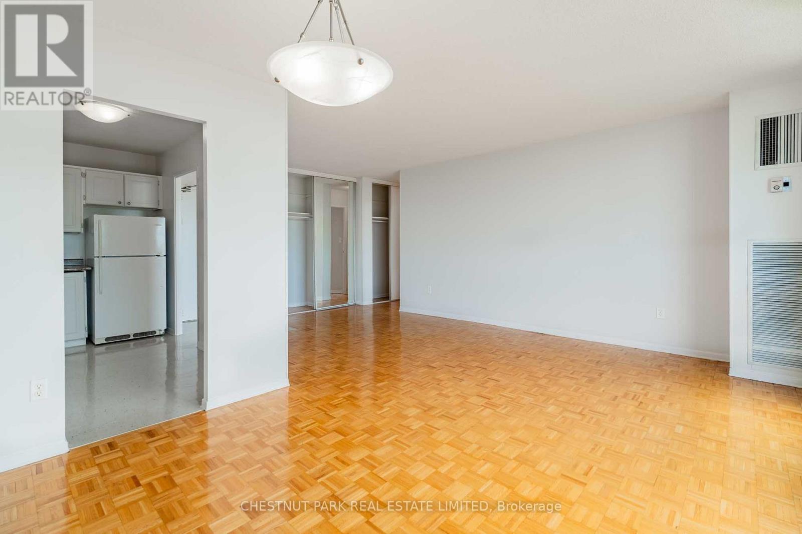 1412 - 150 Lakeshore Road W Property Photo 8