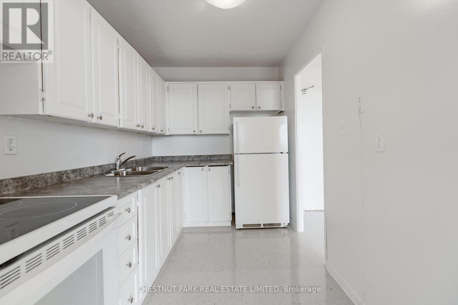 1412 - 150 Lakeshore Road W Property Photo 10