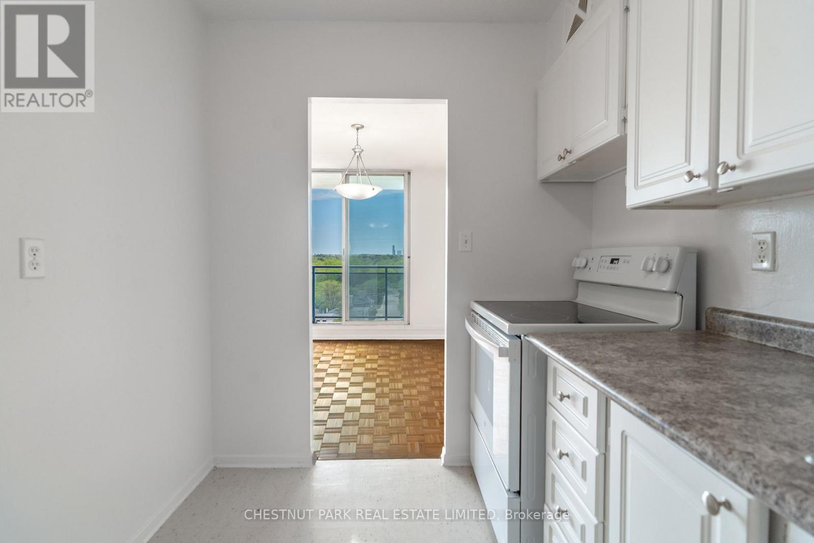 1412 - 150 Lakeshore Road W Property Photo 11