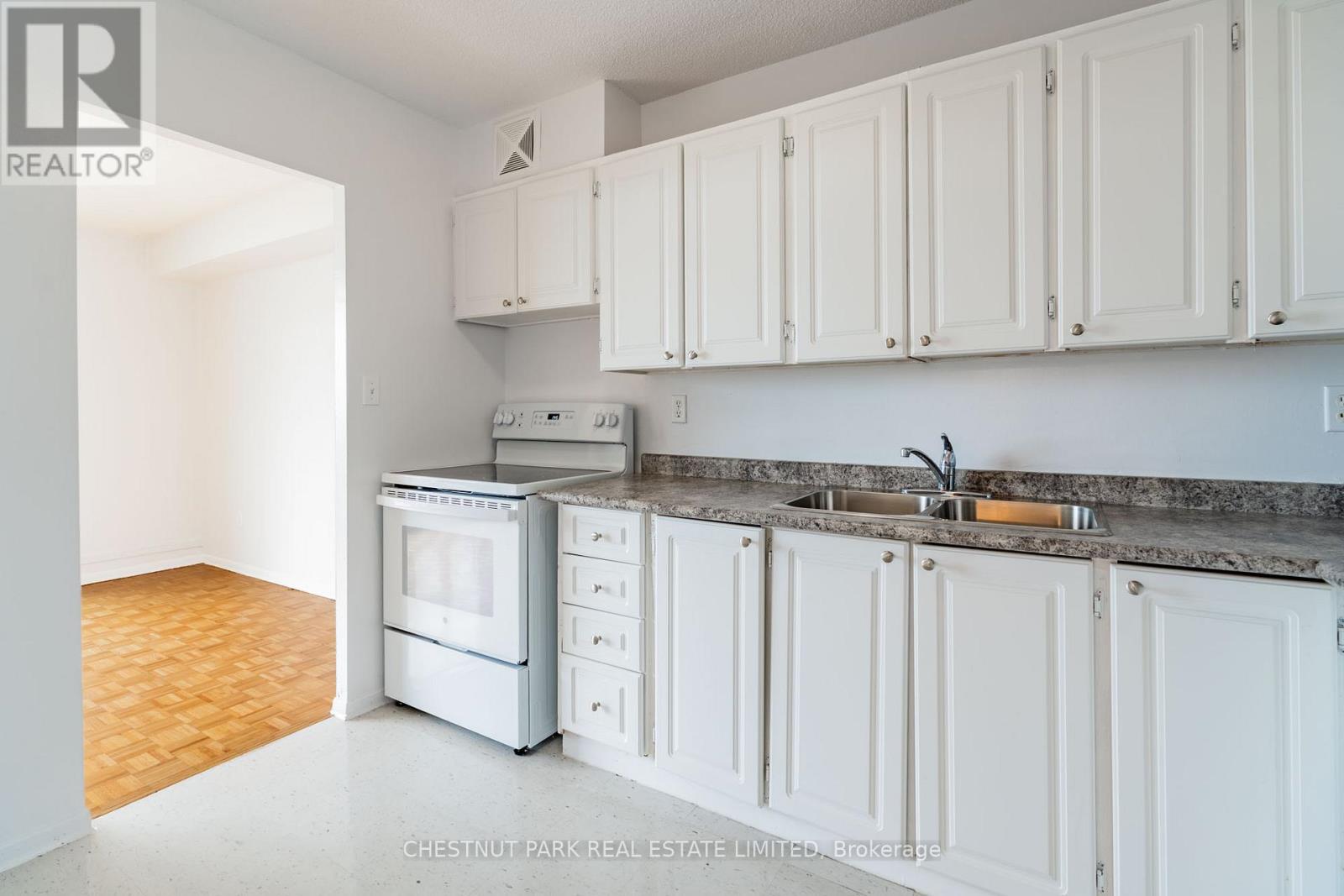 1412 - 150 Lakeshore Road W Property Photo 12