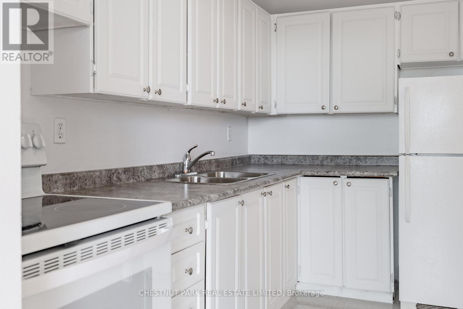1412 - 150 Lakeshore Road W Property Photo 18