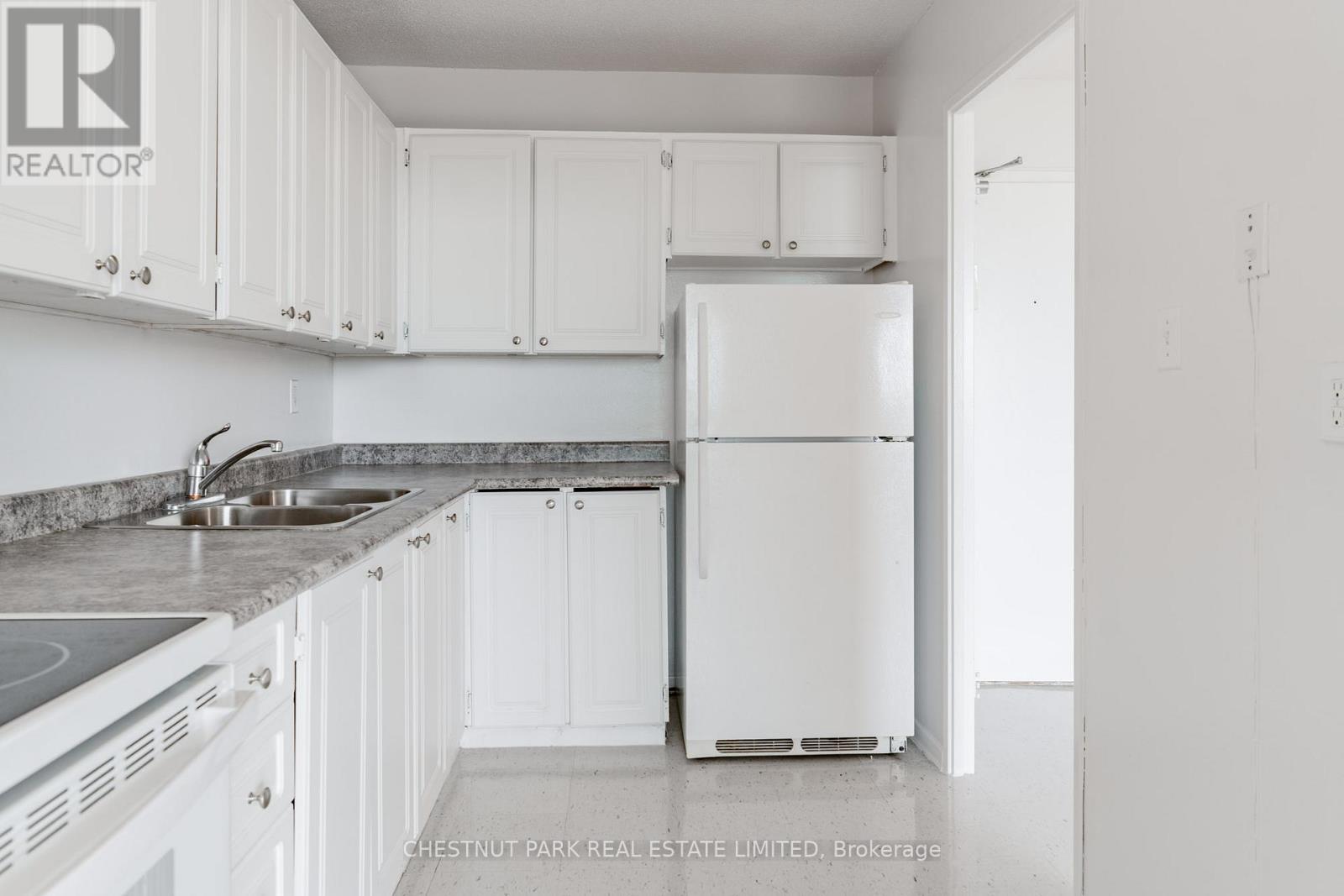 1412 - 150 Lakeshore Road W Property Photo 19