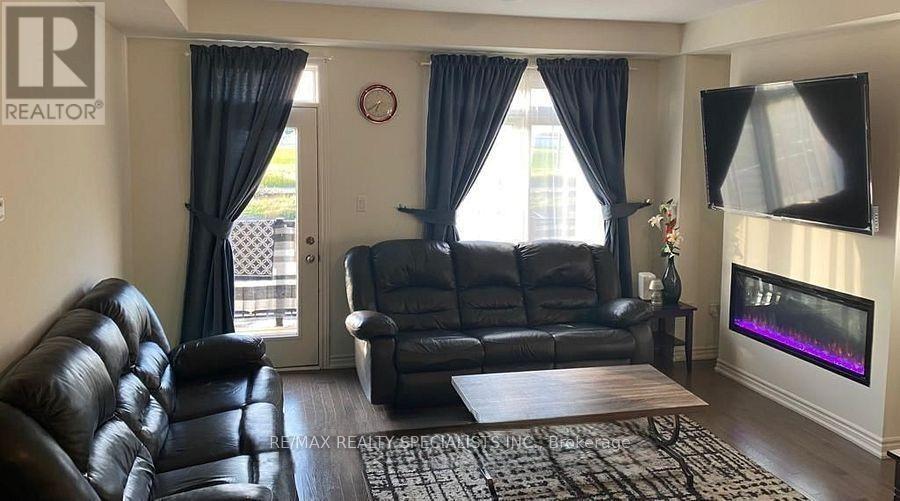 80 Donald Ficht Crescent Property Photo 15