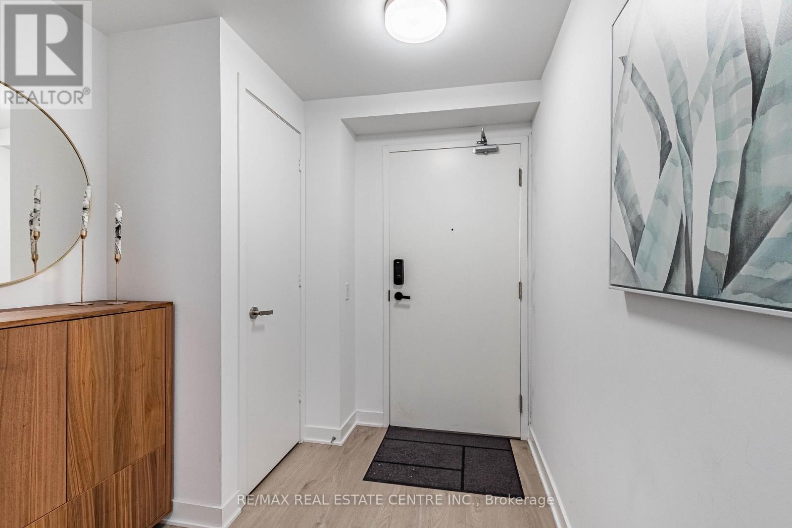 5707 - 3900 Confederation Parkway Property Photo 3