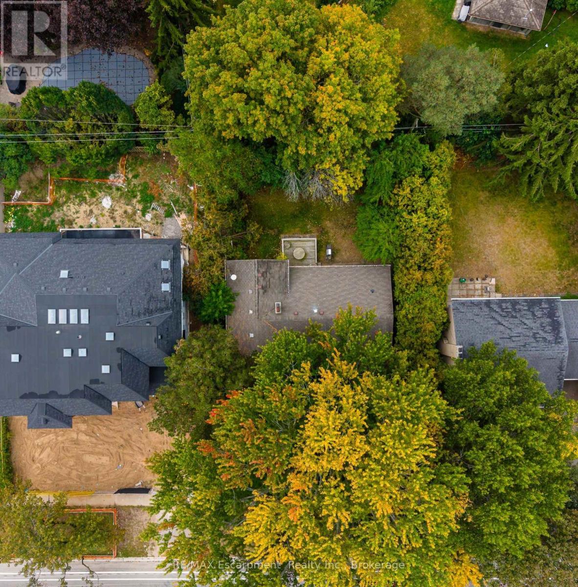 326 Walkers Line Property Photo 1