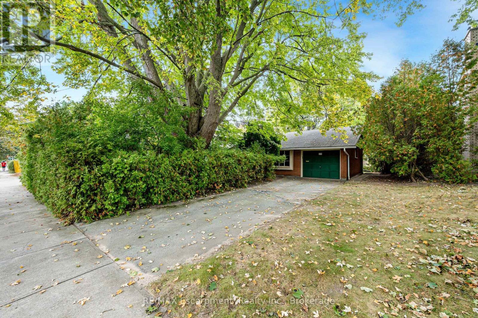 326 Walkers Line Property Photo 2