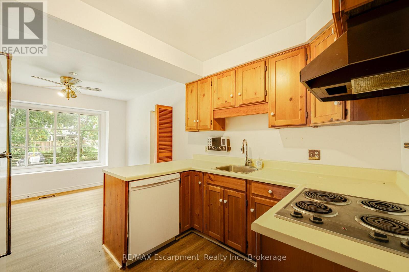 326 Walkers Line Property Photo 5