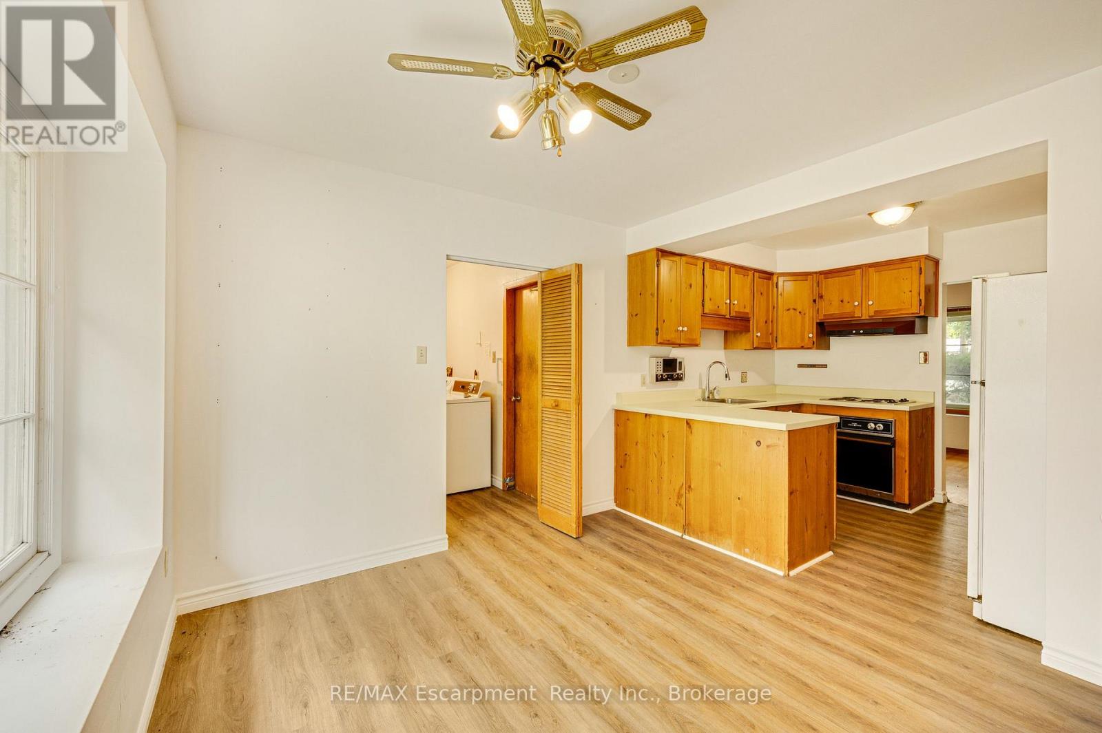 326 Walkers Line Property Photo 6